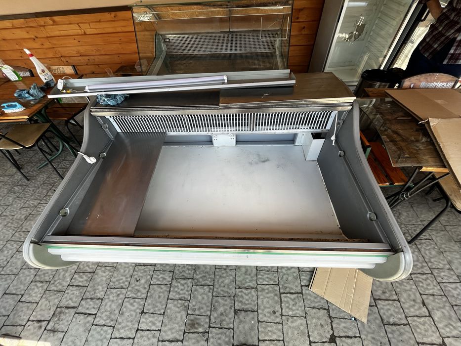 Холодильна вітрина