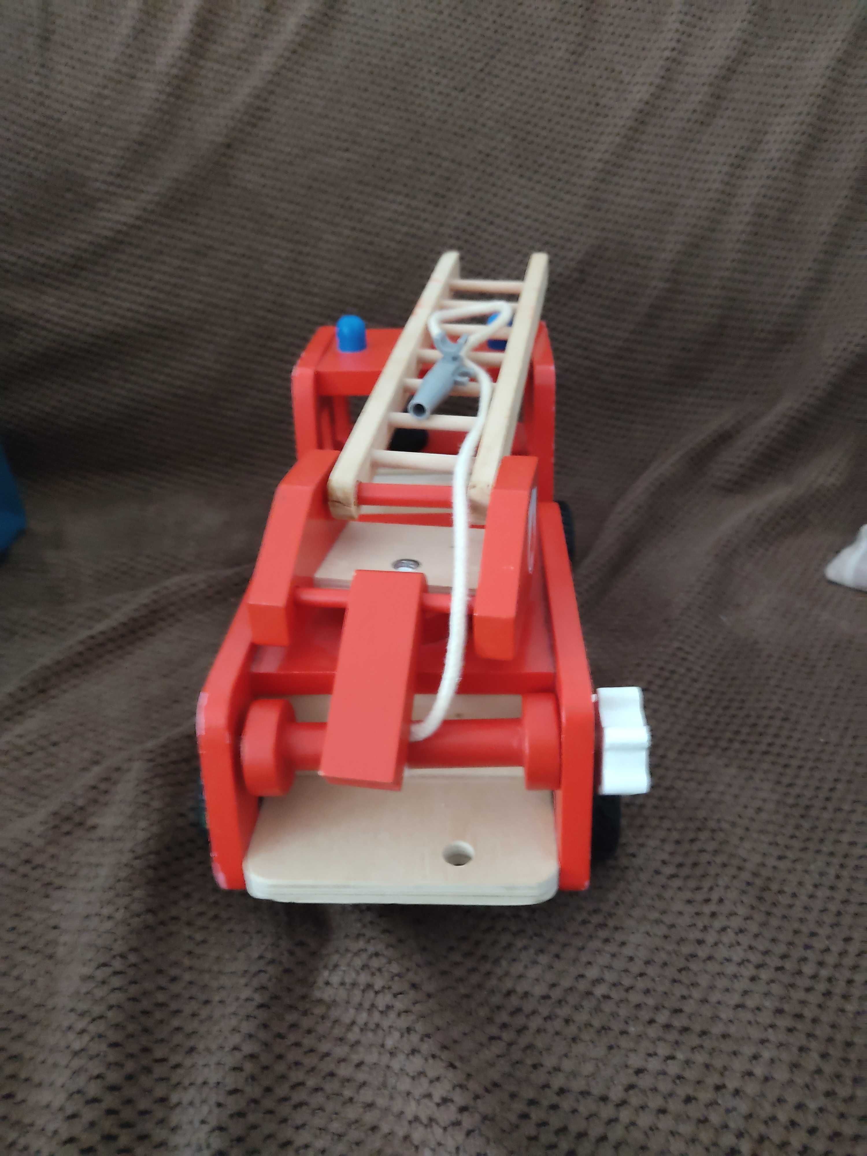 Zabawka wóz strażacki drewniany