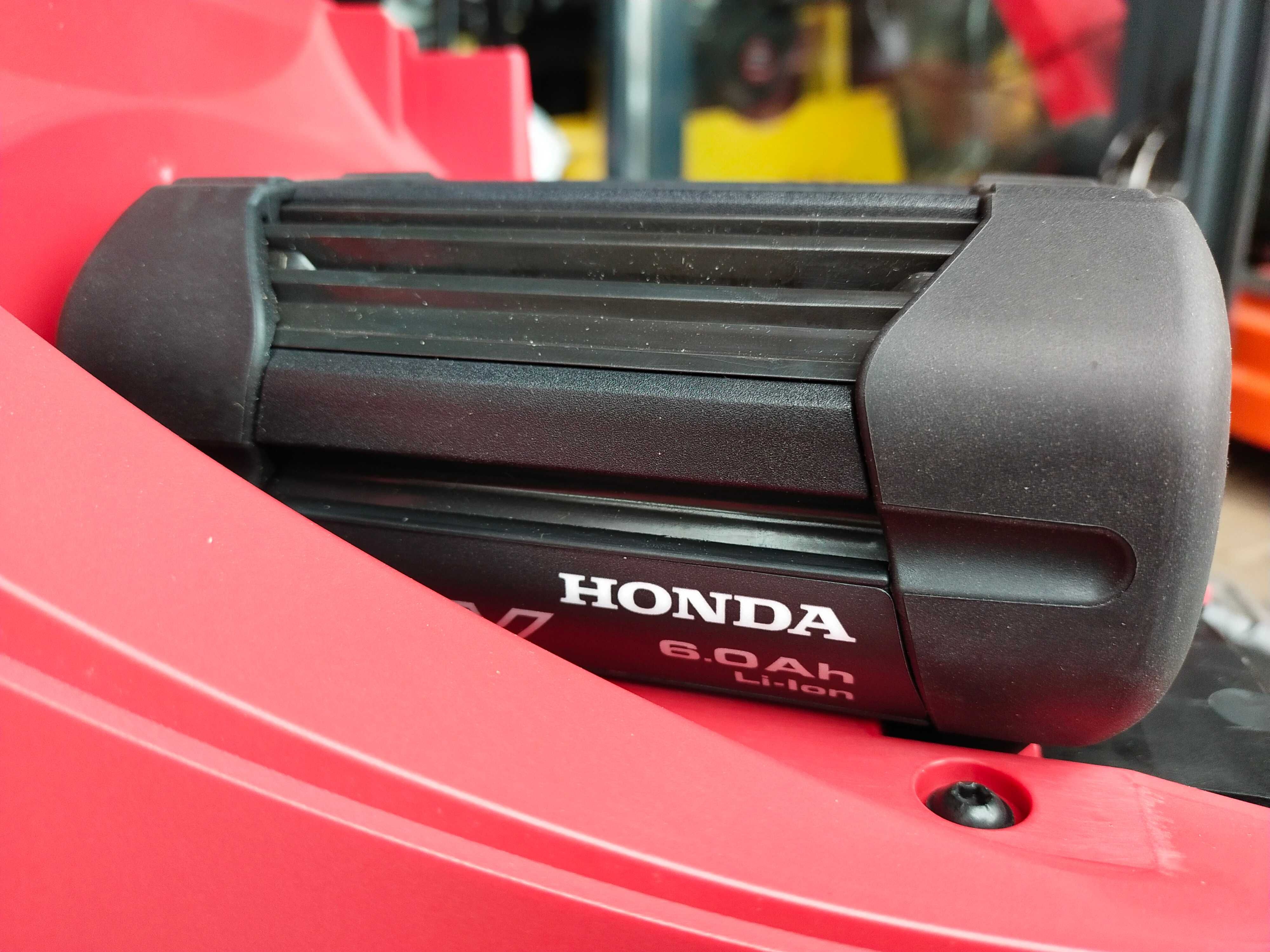 Kosiarka akumulatorowa Honda HRG 466 XB z aku. 6Ah i ładowarką -zestaw