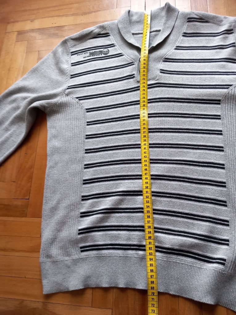 Sweter męski z dekoltem w serek Burton