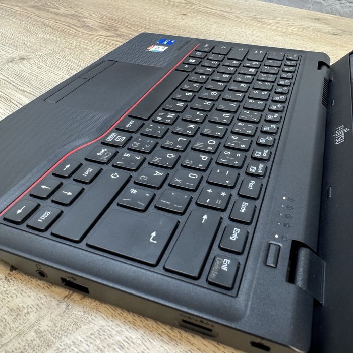 Ноутбук Fujitsu Lifebook E5412 i5-1235u/16Gb/256SSD FHD-IPS