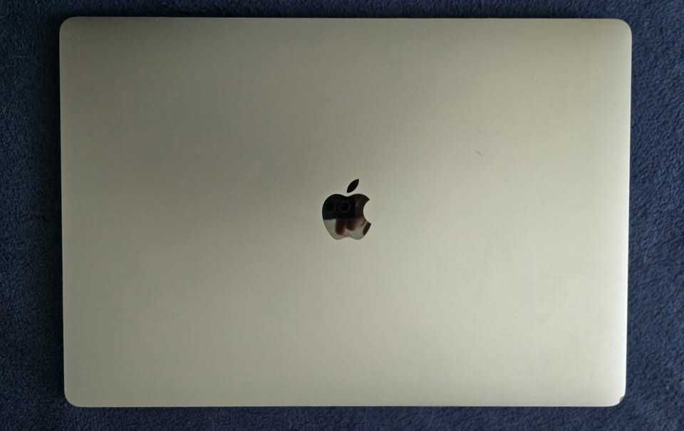 Mac Book PRO 2019 15,6 - stan bardzo dobry