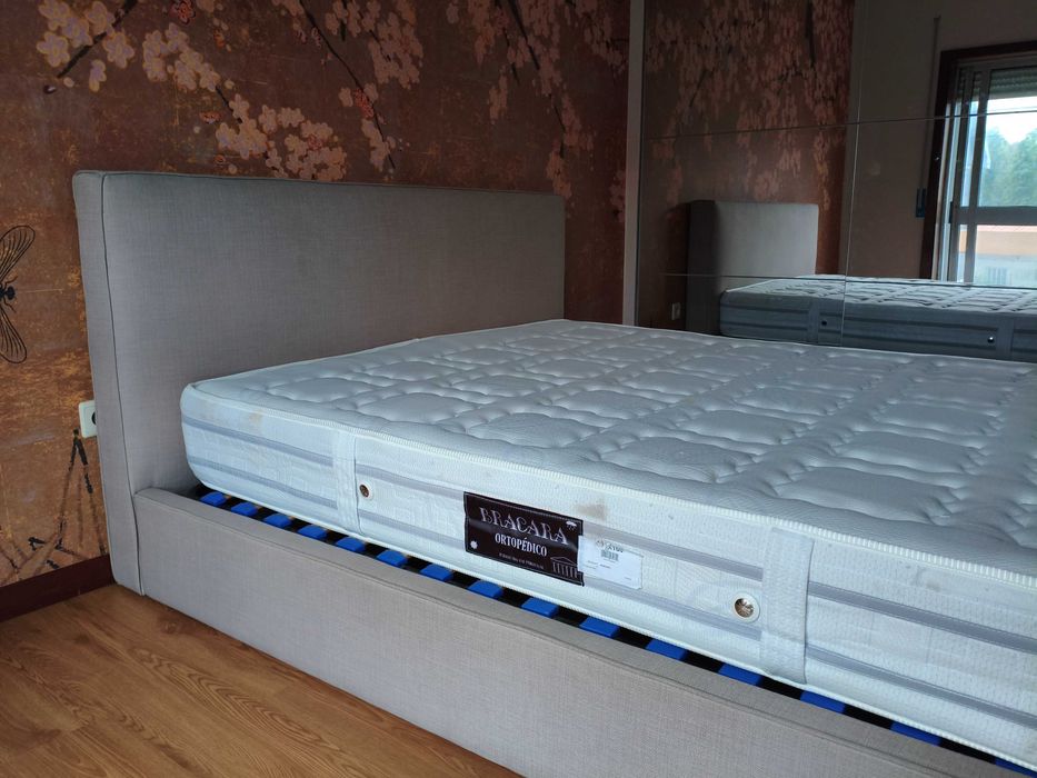 Cama de cor bege ultra