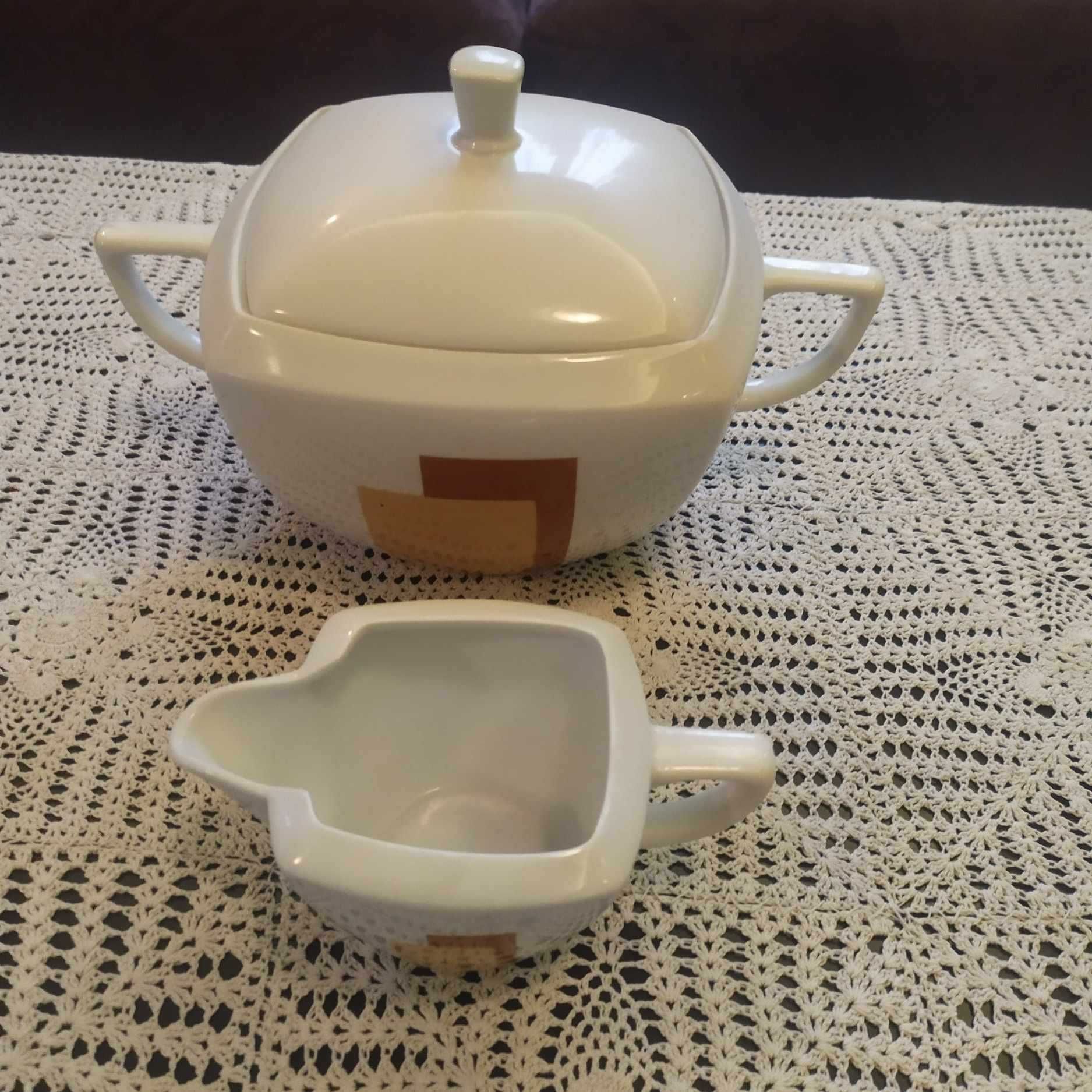 Porcelanowa waza i sosjerka Karolina