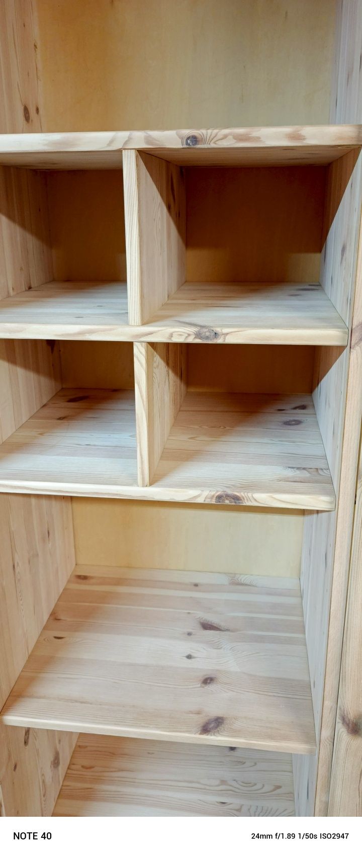 Duża stylowa witryna/biblioteka, grube lite drewno sosnowe