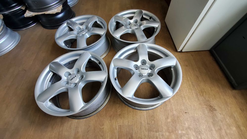 Диски 5 112 R17 Volkswagen Rial Germany ET 38