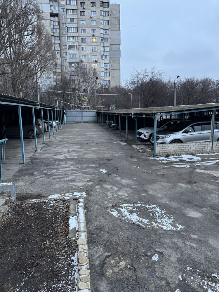 Продам паркоместо,место на крытой стоянке р-он Одесская