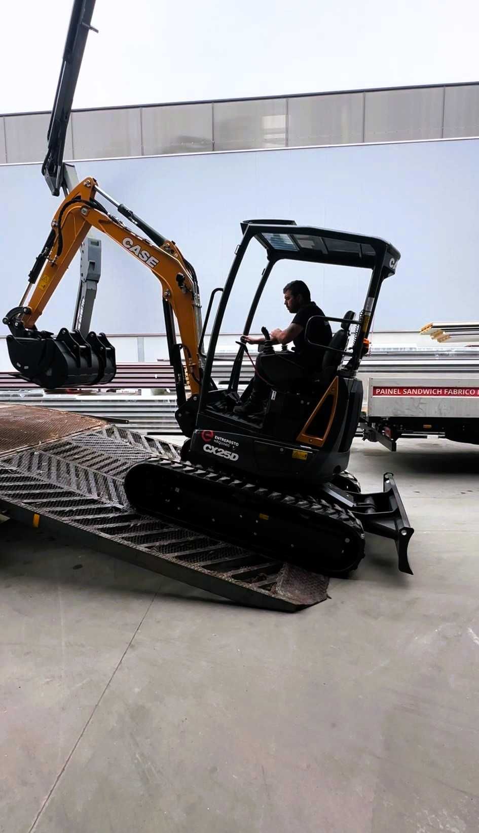 Mini Giratórias Para Alugar! Com ou Sem Operador