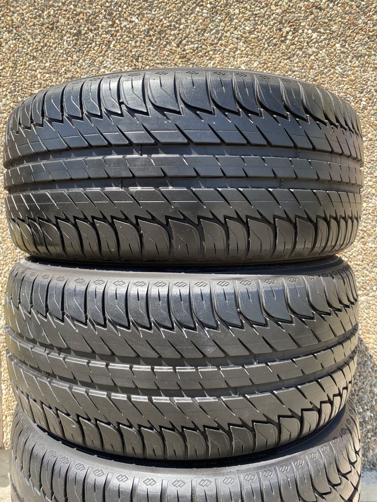 235/45R17  Kleber