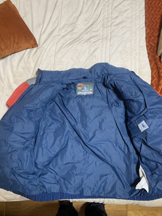 Kispo de penas de cor azul