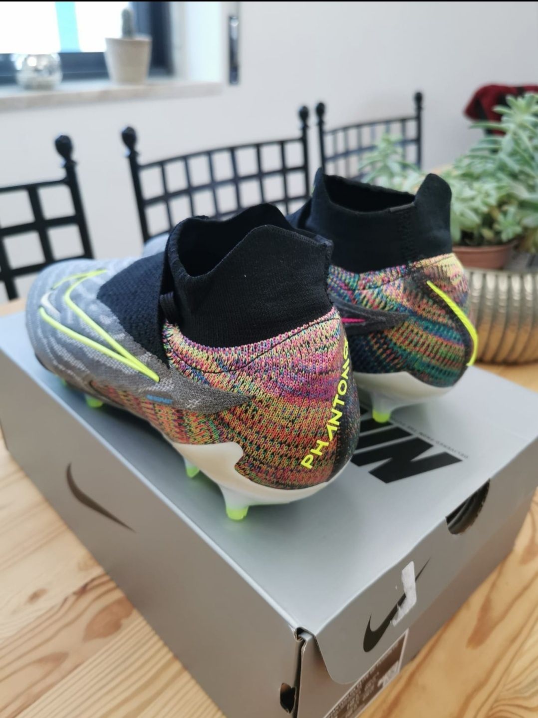 Chuteira Nike Phantom GX Elite edição Limitada