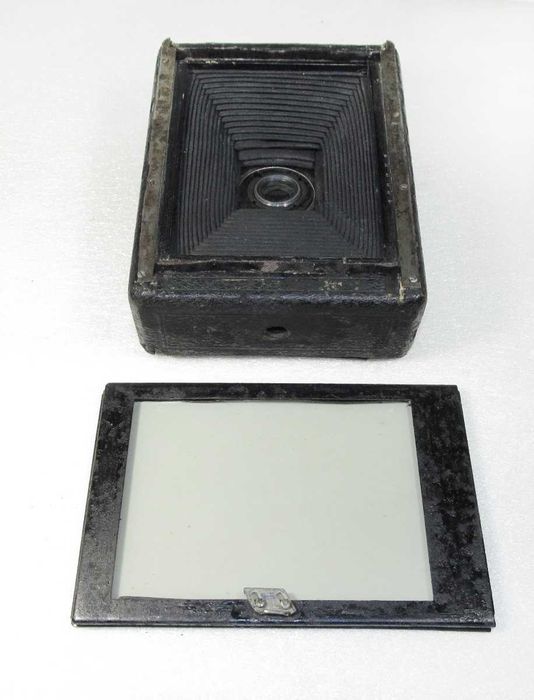 Старинный фотоаппарат Contessa Nettel. 9х12.