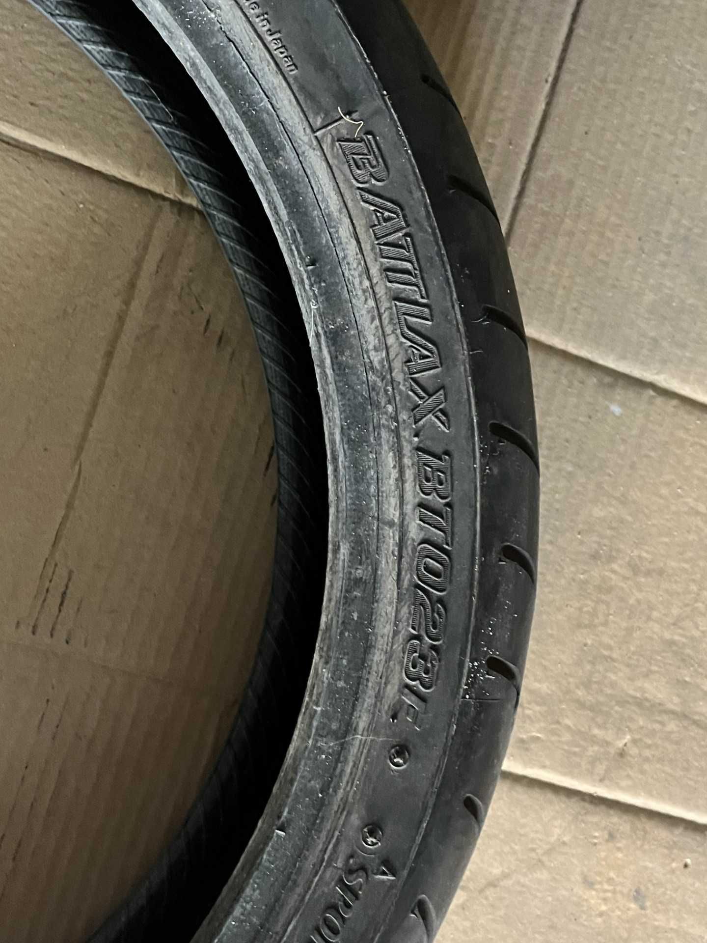 Pneus Mota Bridgestone 180/55ZR17 (BT021R&BT023F)