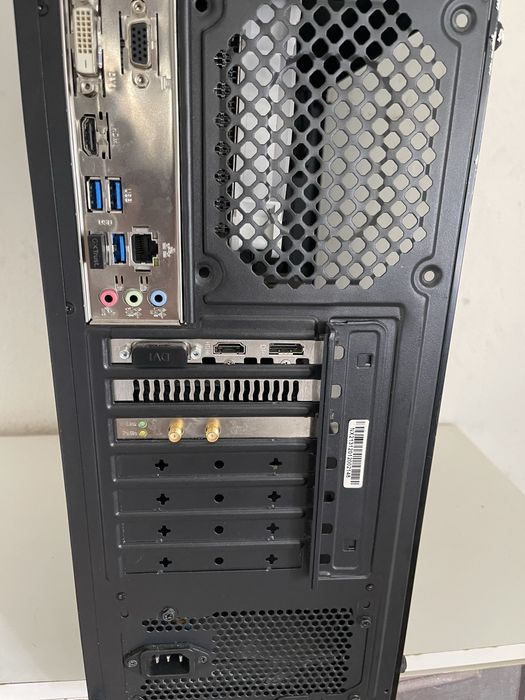 Torre gaming e teclado razer com rato