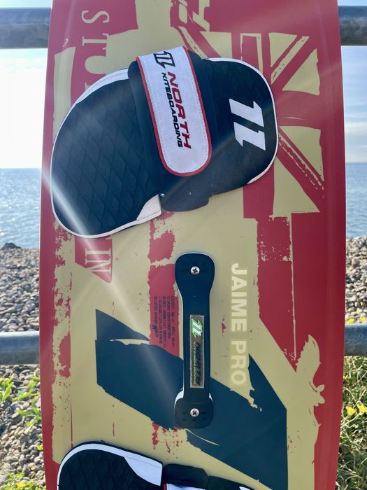 Deska North Jaime pro kitesurfing kite w idealnym stanie finy strapy