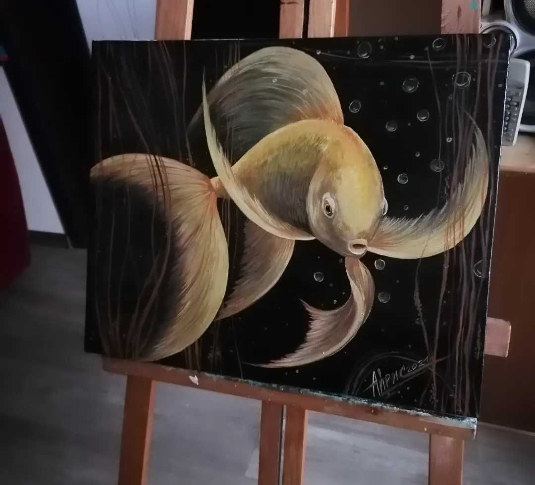 Арт картина "Золотая рыба на чёрном фоне"