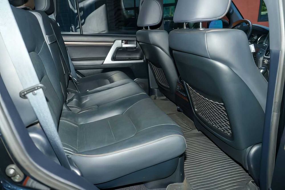 Toyota Land Cruiser      2020