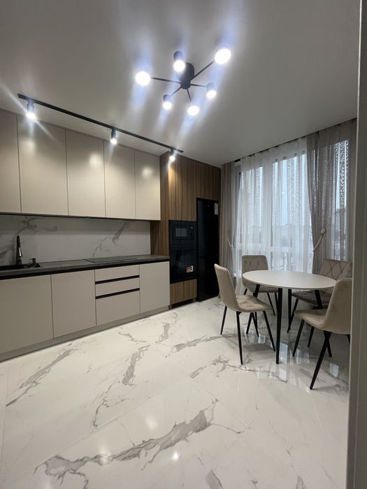 Стильна,укомплектов,гардеробна,в сучасному ЖК One,район торг.Велес.