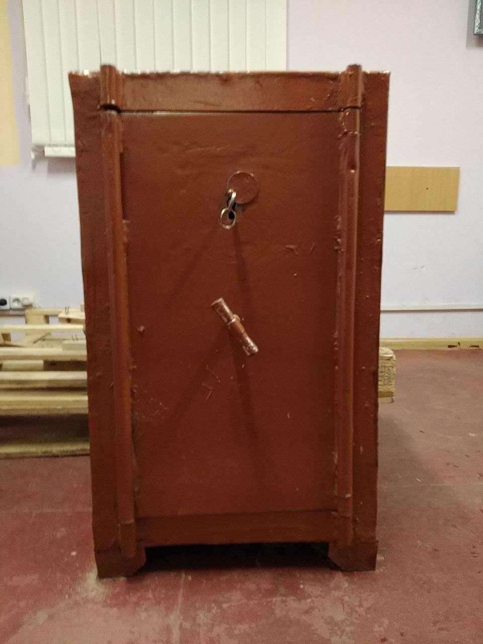 Радянські вогнетривкі сейфи. Советские огнеупорные сейфы. 45×44×76 см