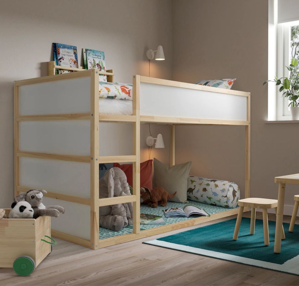 Ikea kura z materacem + baldachim