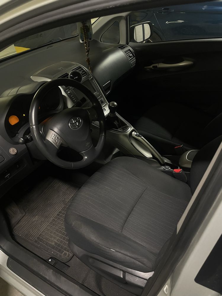 Toyota Auris 1.6 16V VVT-i 124 KM 2008 r.