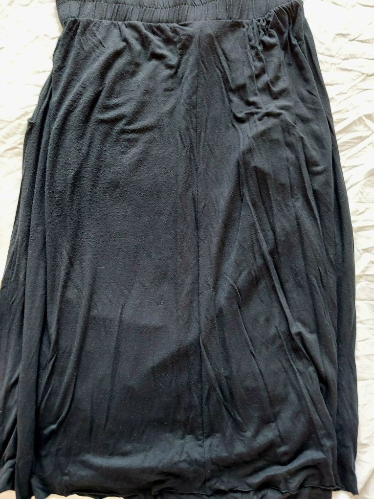 Śliczna czarna spódnica! :) Mega wygodna, na jesień:)