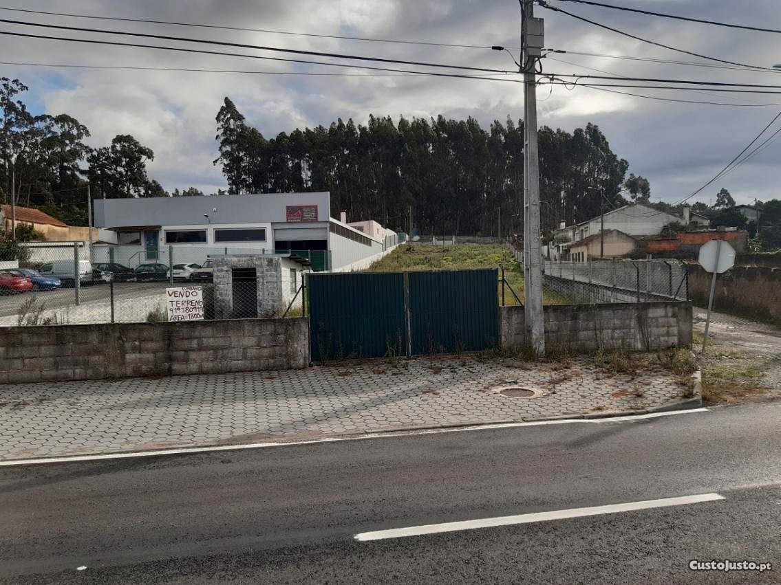 Terreno urbano na estrada 109 em Maceda