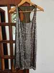 Vestido Dourado efeito cobra