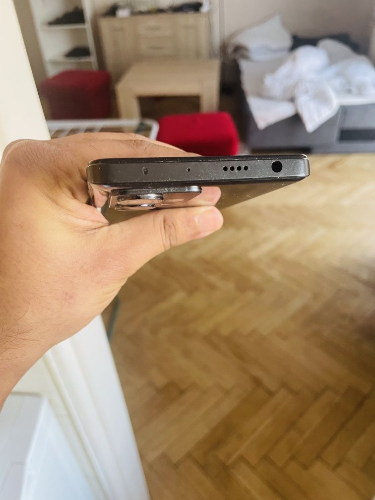Telefon jest zupełnie nowy, bez żadnych problemów, używany zaledwie pr