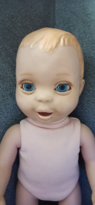 Lalka interaktywna Luvabella