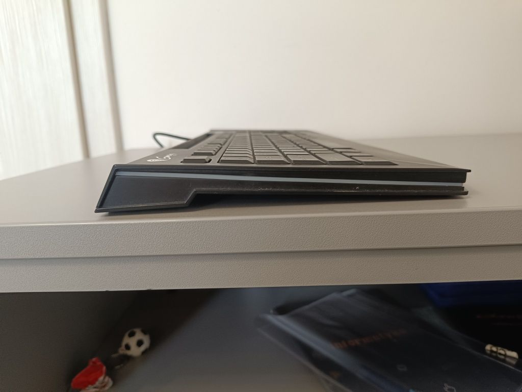 Klawiatura membranowa Genesis Lith 400 RGB X-Scissors Switch Czarny