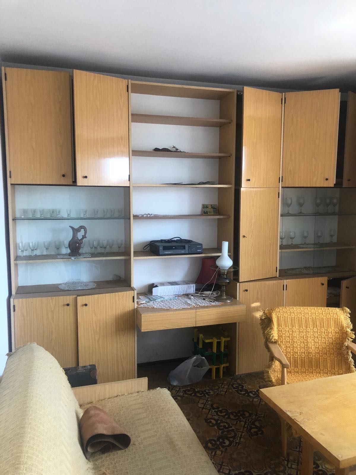 Meblościanka PRL retro – solidna, pojemna, styl vintage