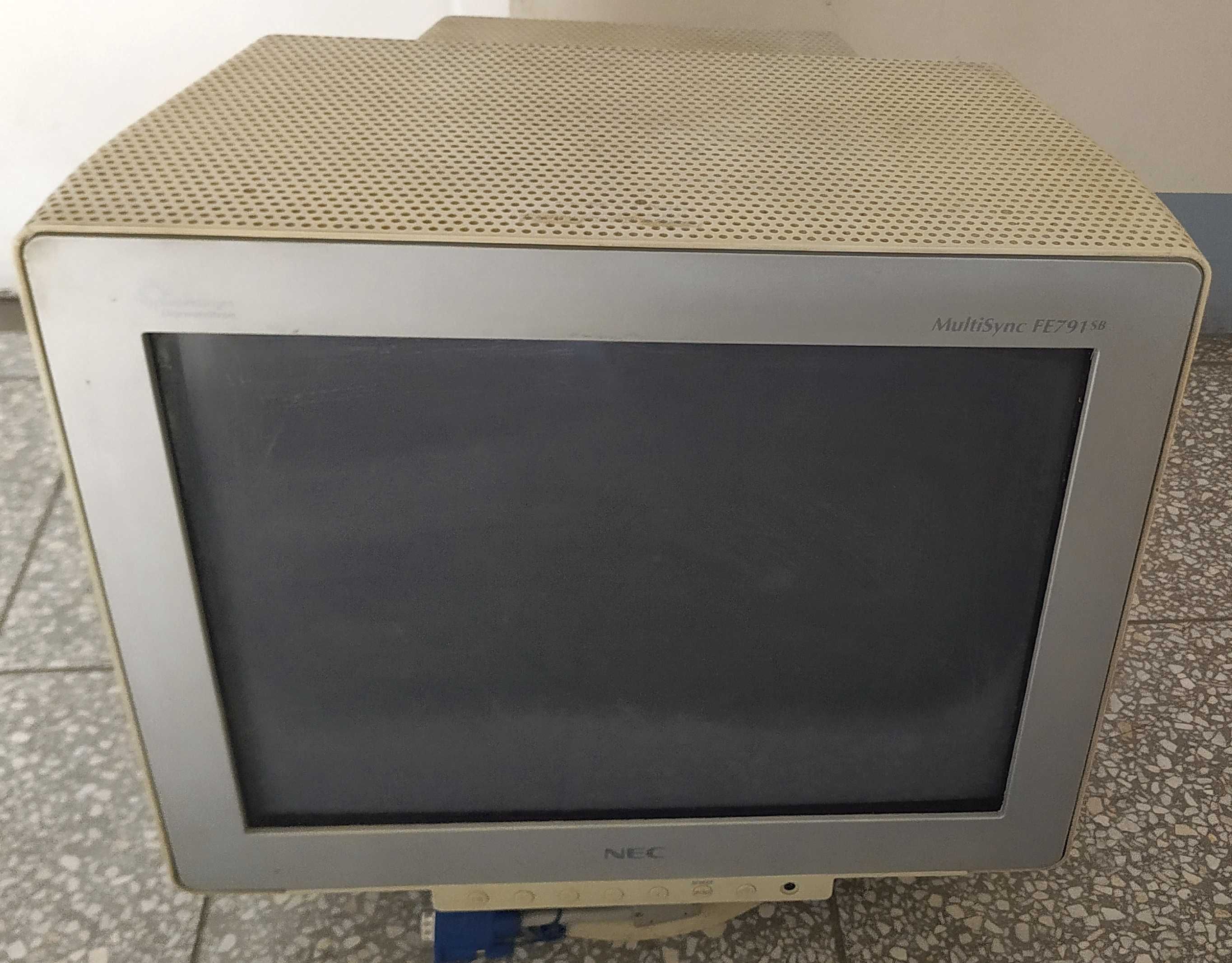 Monitor CRT firmy NEC MultiSync FE791SB kineskopowy