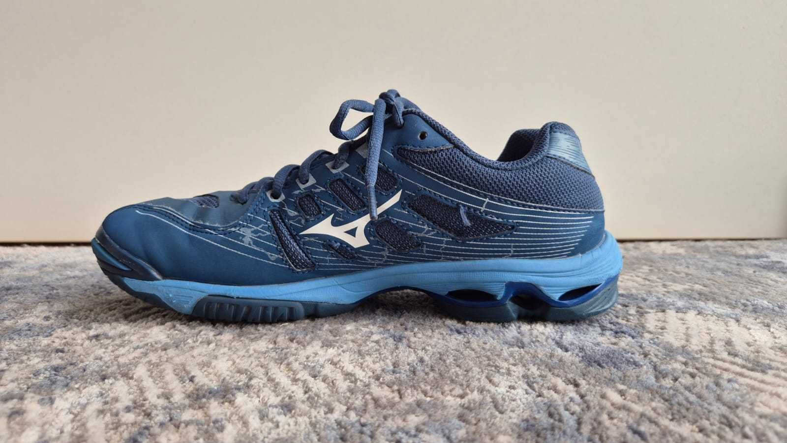MIZUNO Wave Voltage buty do siatkówki rozmiar 40