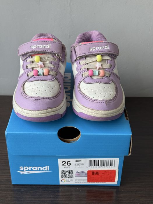 Кроссовки на девочку 26 р.