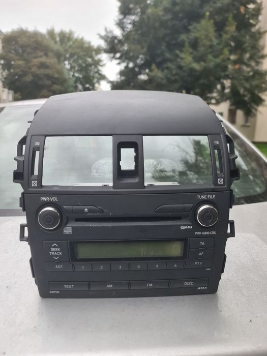 Radio + ramka Toyota Corolla e15