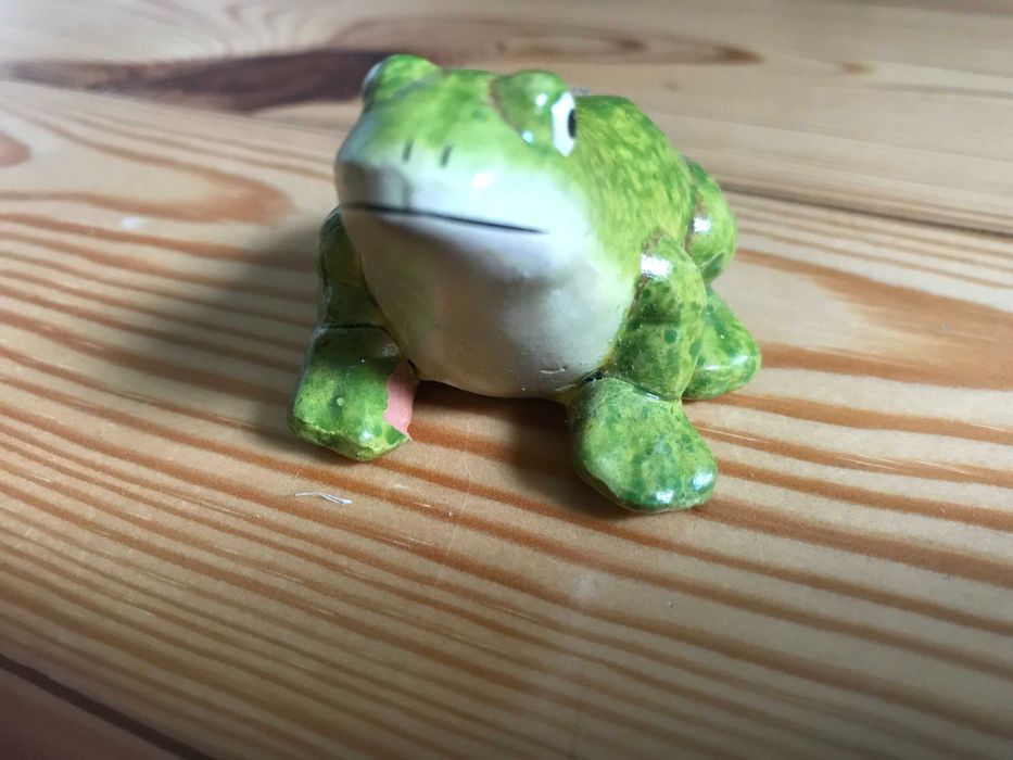 Figurka żaby [USZKODZONA]