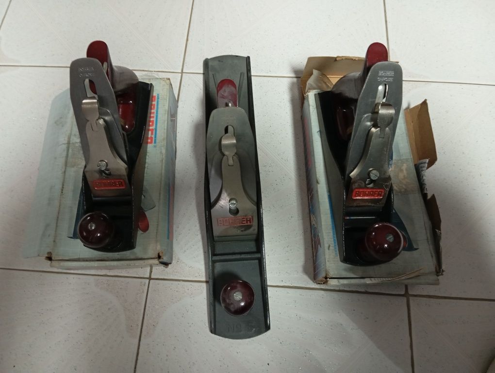Plainas antigas e garlopas novas