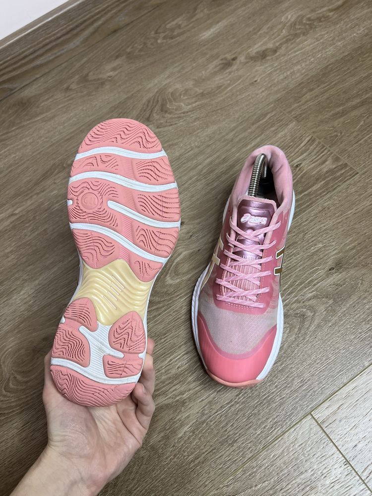 ПродамиБОМБЕЗНІ жіночі кросівки Asics Netburner Professional FF3