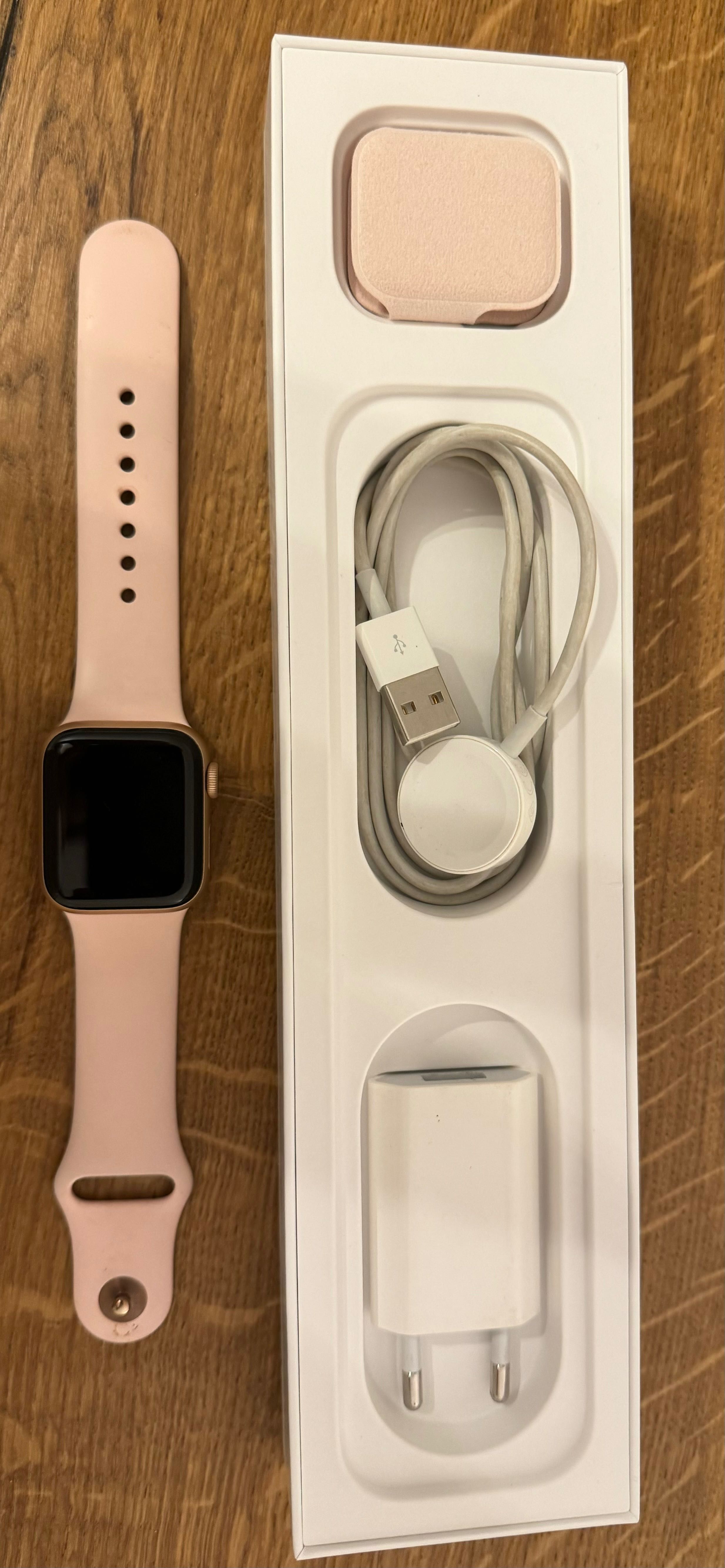 Apple Watch Series 4 Gold Case + Pink Sand Sport Brand