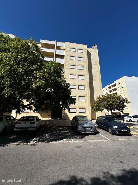 Apartamento T2+1, Rua António José da Loura, Lavradio
