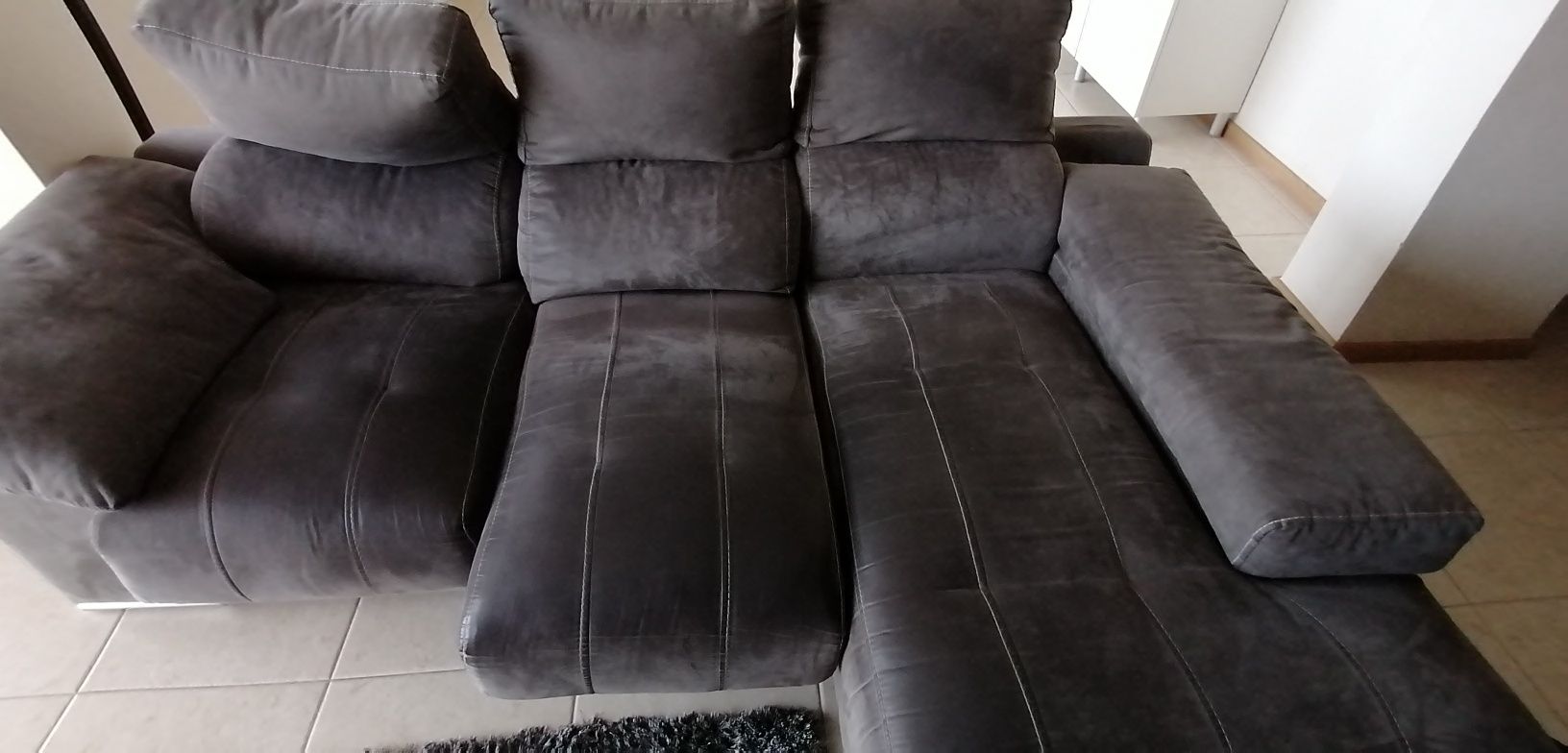 Sofá três lugares com chaise lounge