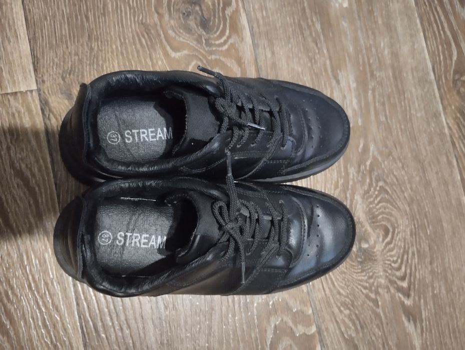 Кросівки жіночі чорні