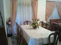 Mesa com tampo madeira maciça + 08 cadeiras
