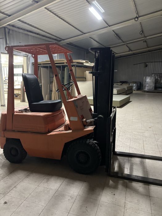 Empilhador em estado razoavel de 1.5T