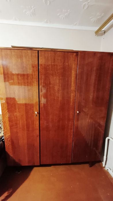 Терміново!!Віддам безкоштовно шкаф.