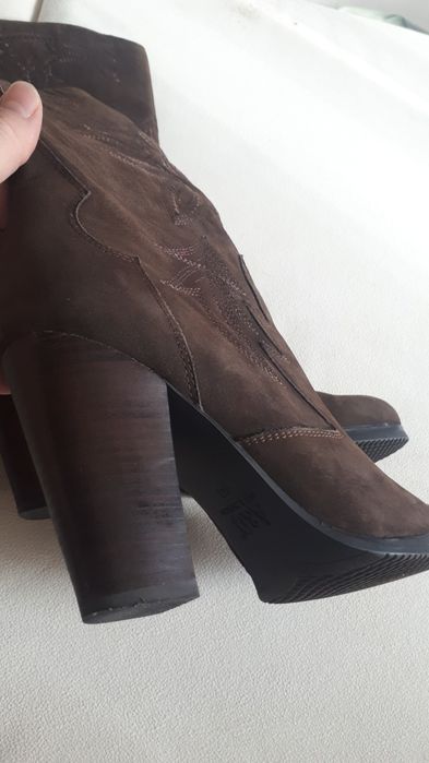 Кожаные нубук  демисезонные сапоги р.40 состояние новых