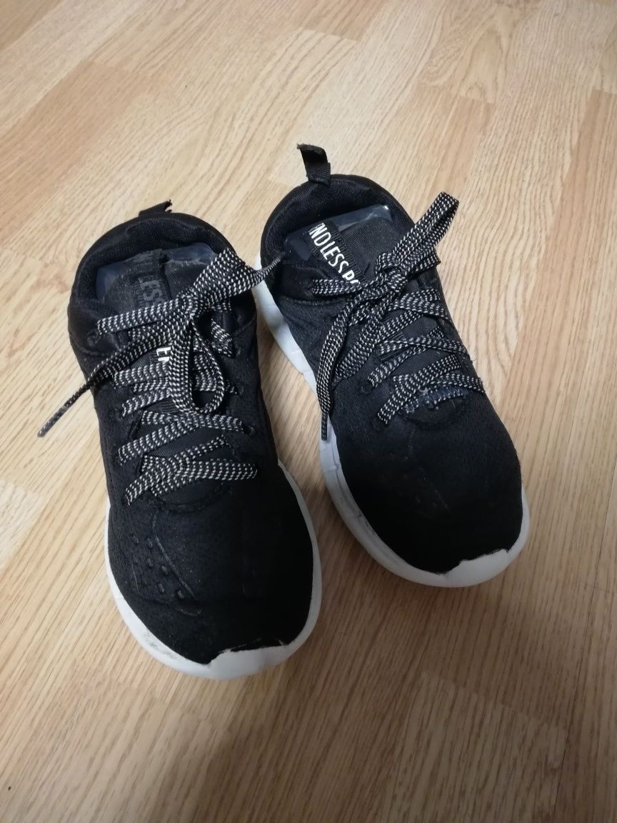 Buty chłopięce sportowe 32