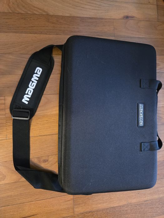 Sampler AKAI MPC Live II (2) como novo