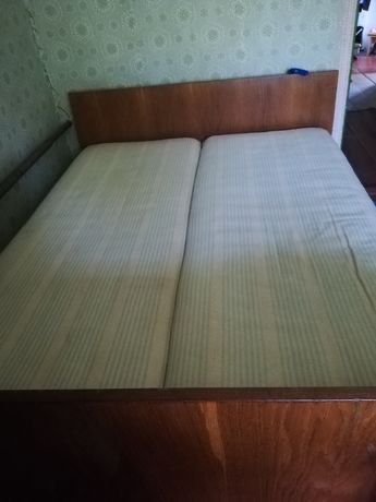Двоспальне ліжко